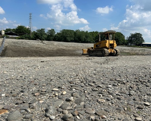 高雄堆土機堆牆土, 高雄堆土機整地, 高雄蓋水泥圍牆, 高雄蓋圍牆